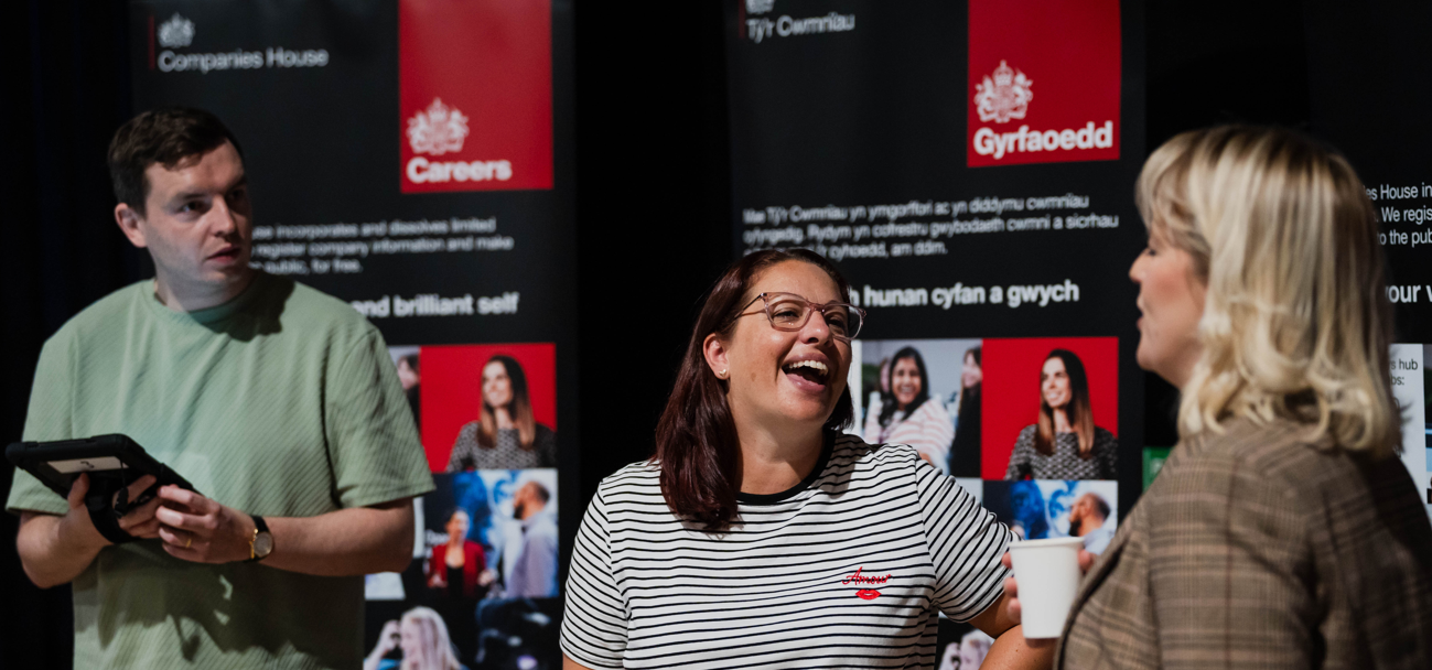 O’r Prifysgol i’r Gwasanaeth Sifil: Sut i grefftio cais gwych y tro cyntaf